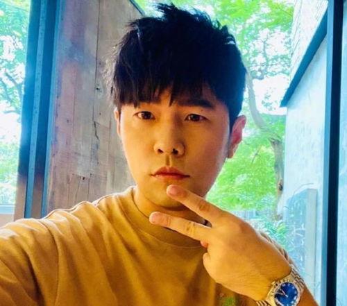 吃瓜娛樂(lè)圈周杰倫是誰(shuí),瓜田里的音樂(lè)王者