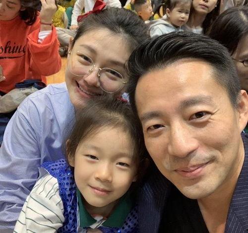 娛樂圈吃瓜爆料離婚,明星夫妻離婚風(fēng)波，吃瓜群眾熱議真相揭曉