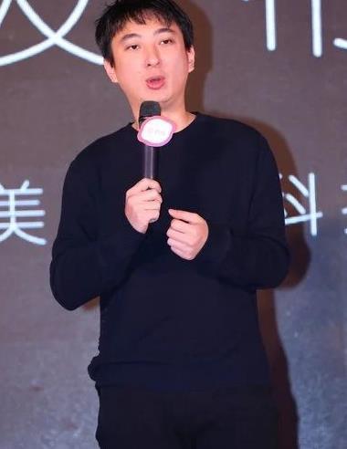 女星互撕娛樂圈吃瓜,女星互撕大戰(zhàn)，吃瓜群眾圍觀