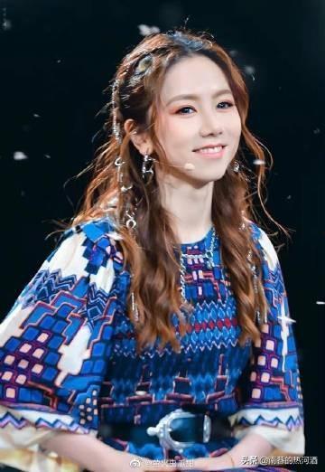 娛樂吃瓜小妹鄧紫棋,娛樂界的吃瓜小妹，揭秘娛樂圈背后的故事