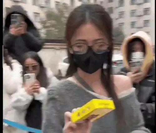 娛樂(lè)八卦事件爆料吃瓜,明星隱私大曝光，吃瓜群眾狂歡時(shí)刻！