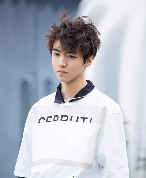 愛豆吃瓜娛樂醬王俊凱,從偶像到瓜界新貴，揭秘愛豆吃瓜娛樂醬的養(yǎng)成之路